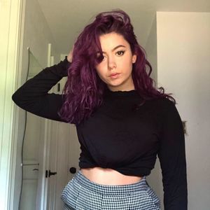 Meet your Posher, Destinee